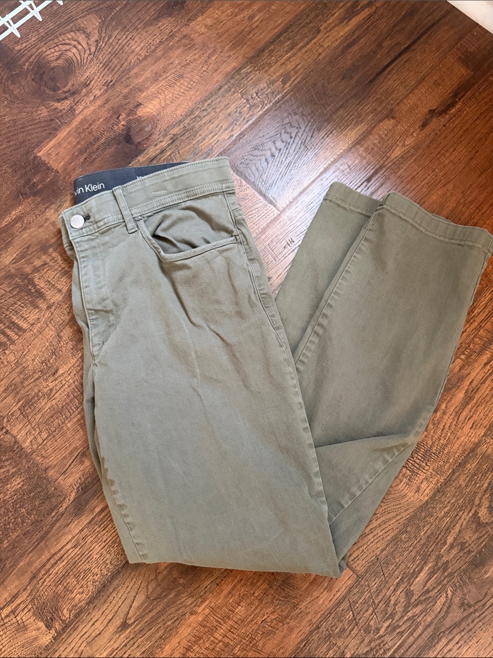 Calvin Klein Men's Olive Chino Pants
